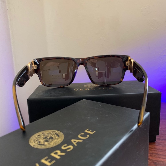 Versace’s men’s sun glasses - Picture 2 of 6